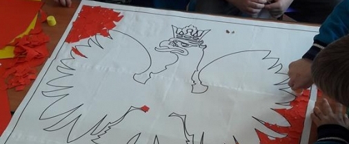 Prace patriotyczne uczniów klasy III b oraz IV a i b.